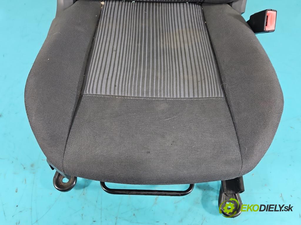 Ford Fiesta Mk7 2008-2017 1.2 16V 82 HP manual 60 kW 1242 cm3 5- Sedačka pravý  (Sedačky, sedadlá)