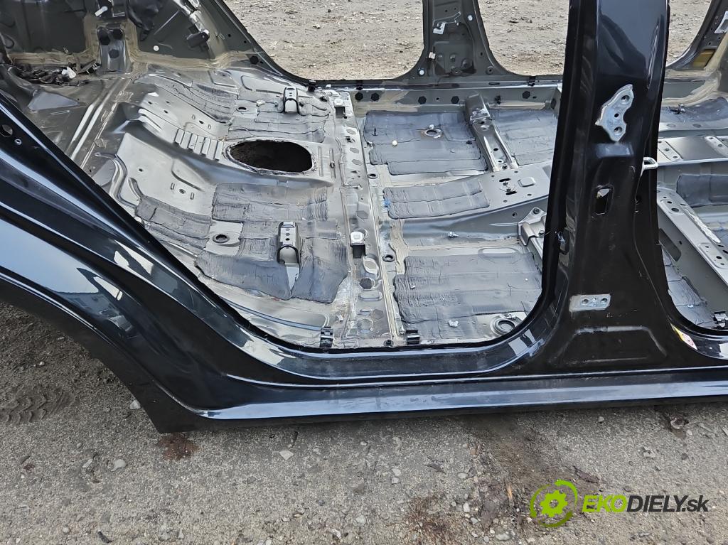 Toyota Corolla E16/E18 2013-2019 1.6 16V 132 hp manual 97 kW 1598 cm3 4- práh pravý (Ostatní)