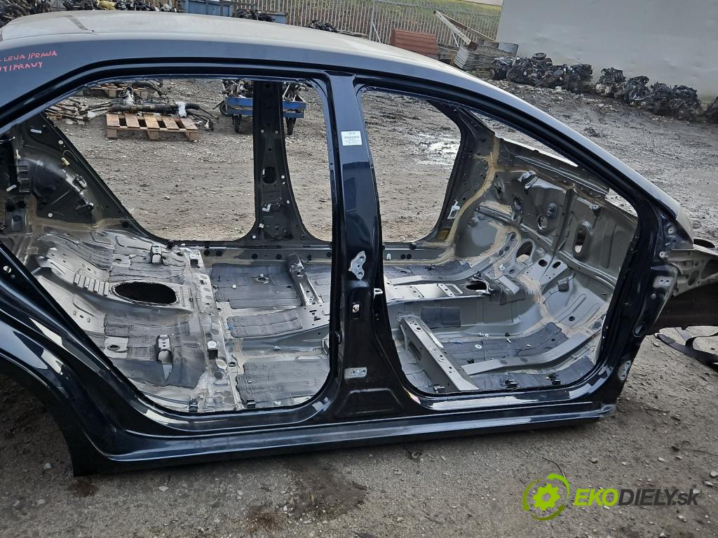 Toyota Corolla E16/E18  2013-2019 1.6 16V 132 hp manual 97 kW 1598 cm3 4- práh pravý  (Ostatní)