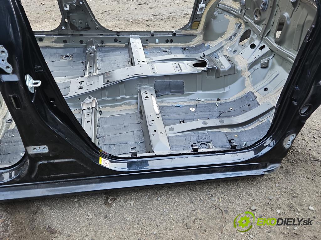 Toyota Corolla E16/E18 2013-2019 1.6 16V 132 hp manual 97 kW 1598 cm3 4- práh pravý (Ostatní)