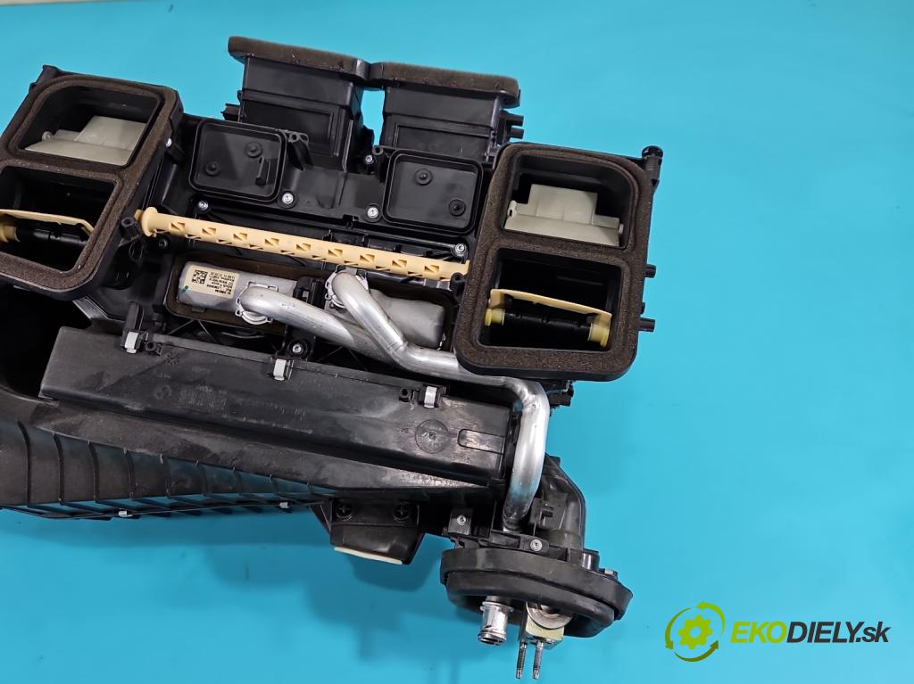 Mercedes CLS II C218 2010-2018 4.7 V8 (278922) automatic 315 kW 4664 cm3 4- radiator A2128305060 (Radiátor kúrenia)