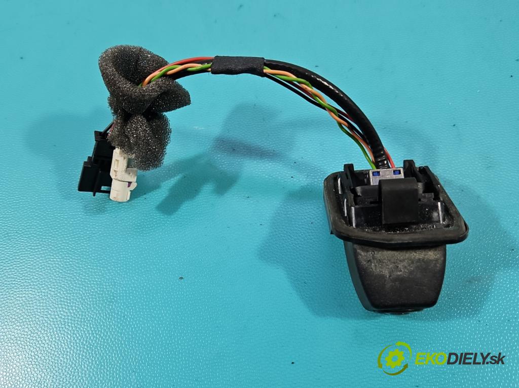 Mercedes CLS II C218 2010-2018 4.7 V8 (278922) automatic 315 kW 4664 cm3 4- Kamera cúvania A0008201203