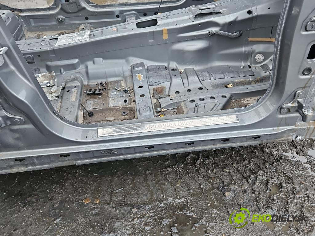 Mercedes CLS II C218 2010-2018 4.7 V8 (278922) automatic 315 kW 4664 cm3 4- práh pravý  (Ostatní)