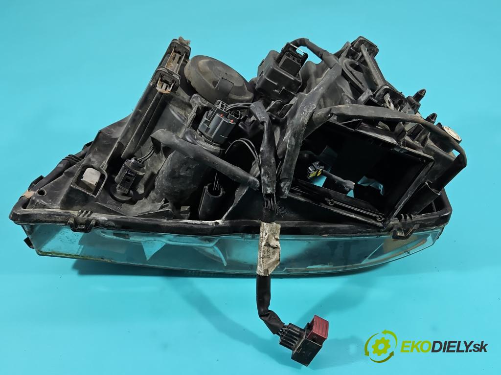 Volvo XC90 I 2002-2014 2.9 T6 272 HP automatic 200 kW 2922 cm3 5- Reflektor: pravý  (Pravé)