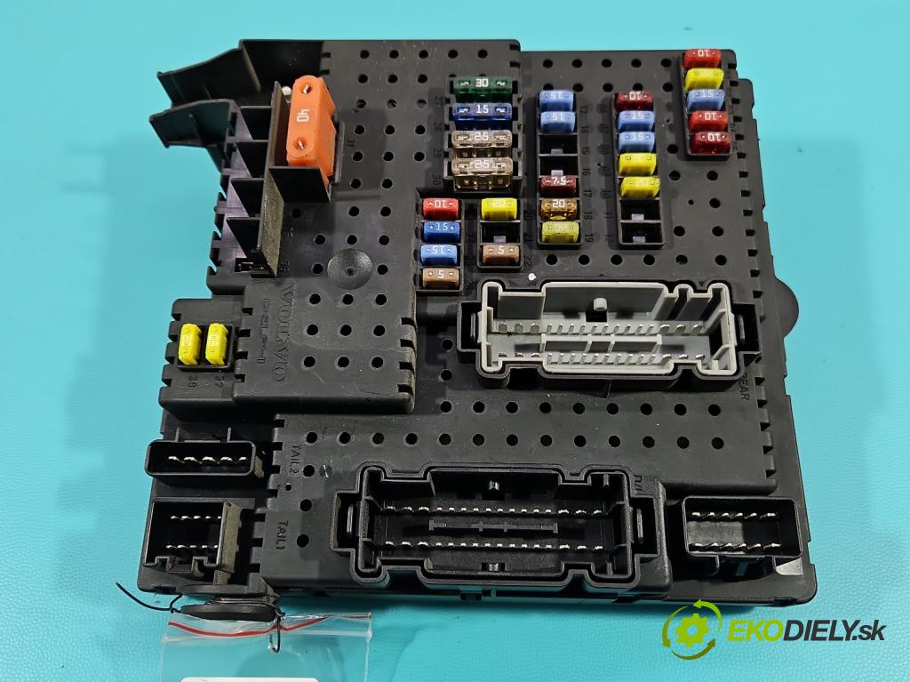 Volvo XC90 I 2002-2014 2.9 T6 272 hp automatic 200 kW 2922 cm3 5- skříňka pojistková 30728273 (Pojistkové skříňky)