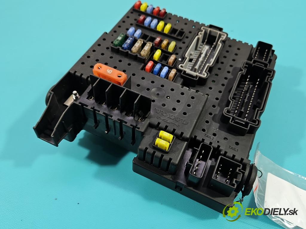 Volvo XC90 I 2002-2014 2.9 T6 272 hp automatic 200 kW 2922 cm3 5- skříňka pojistková 30728273 (Pojistkové skříňky)