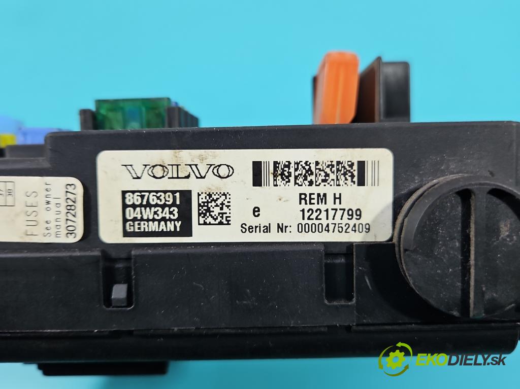 Volvo XC90 I 2002-2014 2.9 T6 272 hp automatic 200 kW 2922 cm3 5- skříňka pojistková 30728273 (Pojistkové skříňky)