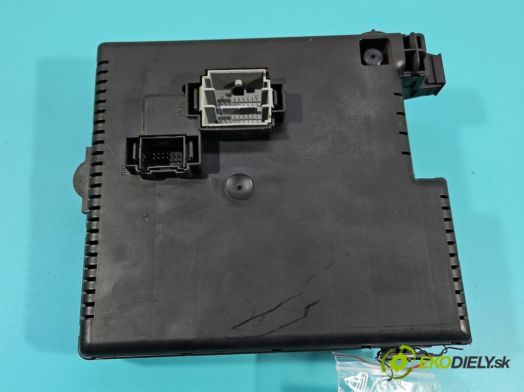 Volvo XC90 I 2002-2014 2.9 T6 272 hp automatic 200 kW 2922 cm3 5- skříňka pojistková 30728273 (Pojistkové skříňky)