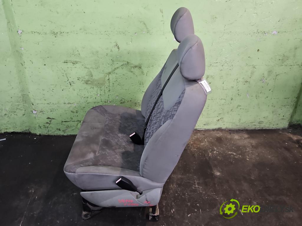 Opel Vivaro 2001-2014 1.9 cdti 82 HP manual 60 kW 1870 cm3 5- Sedačka pravý  (Sedačky, sedadlá)