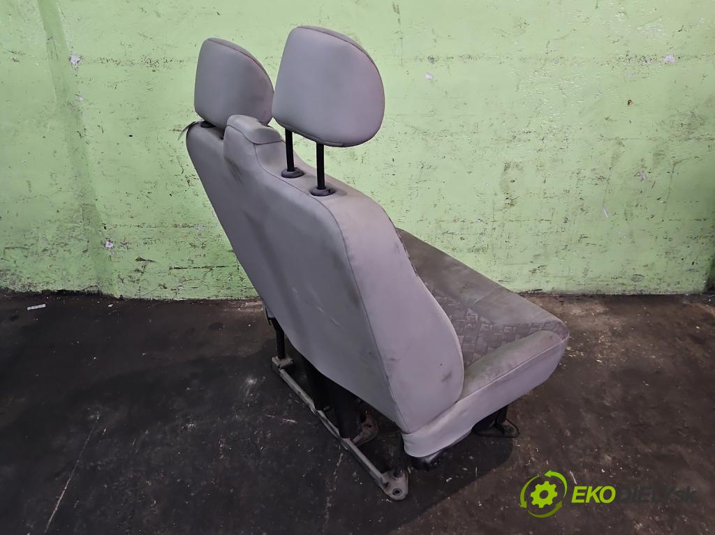 Opel Vivaro 2001-2014 1.9 cdti 82 HP manual 60 kW 1870 cm3 5- Sedačka pravý  (Sedačky, sedadlá)