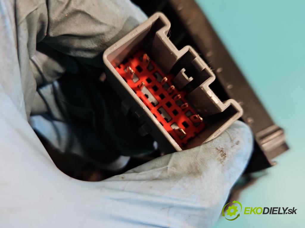 Ford Kuga Mk1 2008-2013 2.0 TDCI 140 HP automatic 103 kW 1997 cm3 5- operadlo 5WK49709 (Lakťové opierky)