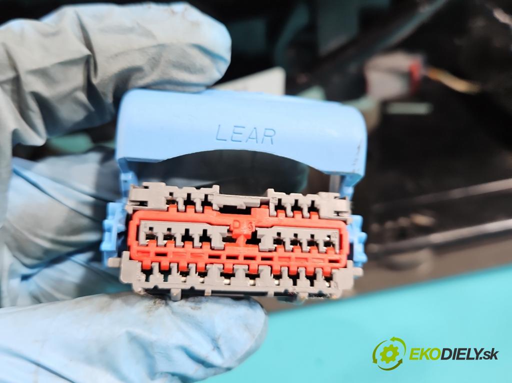 Ford Kuga Mk1 2008-2013 2.0 TDCI 140 HP automatic 103 kW 1997 cm3 5- operadlo 5WK49709 (Lakťové opierky)