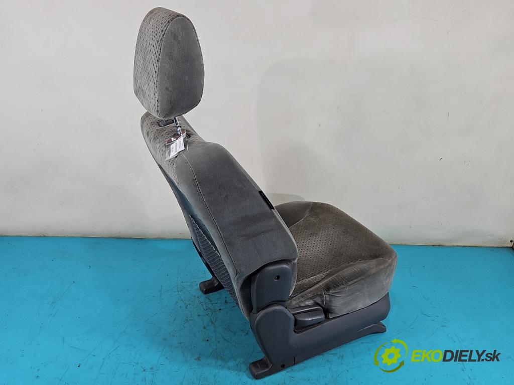 Hyundai Tucson I 2004-2009 2.0 crdi 113 HP automatic 83 kW 1991 cm3 5- Sedačka pravý  (Sedačky, sedadlá)