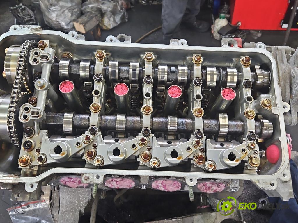 Toyota Corolla E16/E18 2013-2019 1.6 16V 132 HP manual 97 kW 1598 cm3 4- motor benzín: 1ZR