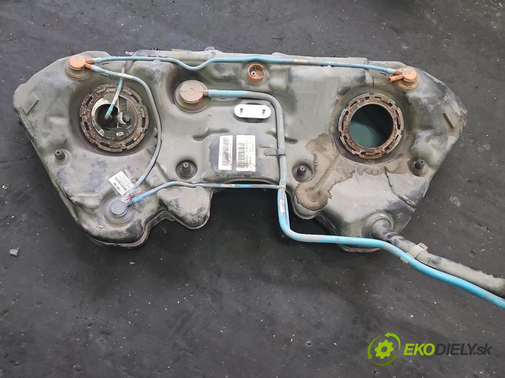Mercedes CLS II C218 2010-2018 4.7 V8 (278922) automatic 315 kW 4664 cm3 4- Nádrž: palivo A21247001 (Nádrže)