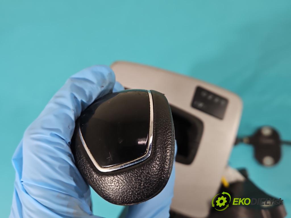 Ford Kuga Mk1 2008-2013 2.0 TDCI 140 HP automatic 103 kW 1997 cm3 5- Páka: Změny: stupeň,rýchlosť  (Rýchlostná páka (kulisa))