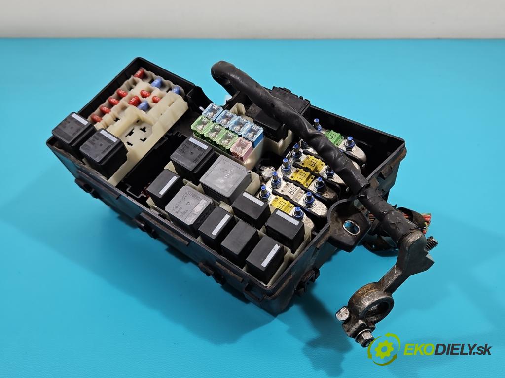 Ford Kuga Mk1 2008-2013 2.0 TDCI 140 hp automatic 103 kW 1997 cm3 5- skříňka pojistková 9M5T-14A067-CA (Pojistkové skříňky)