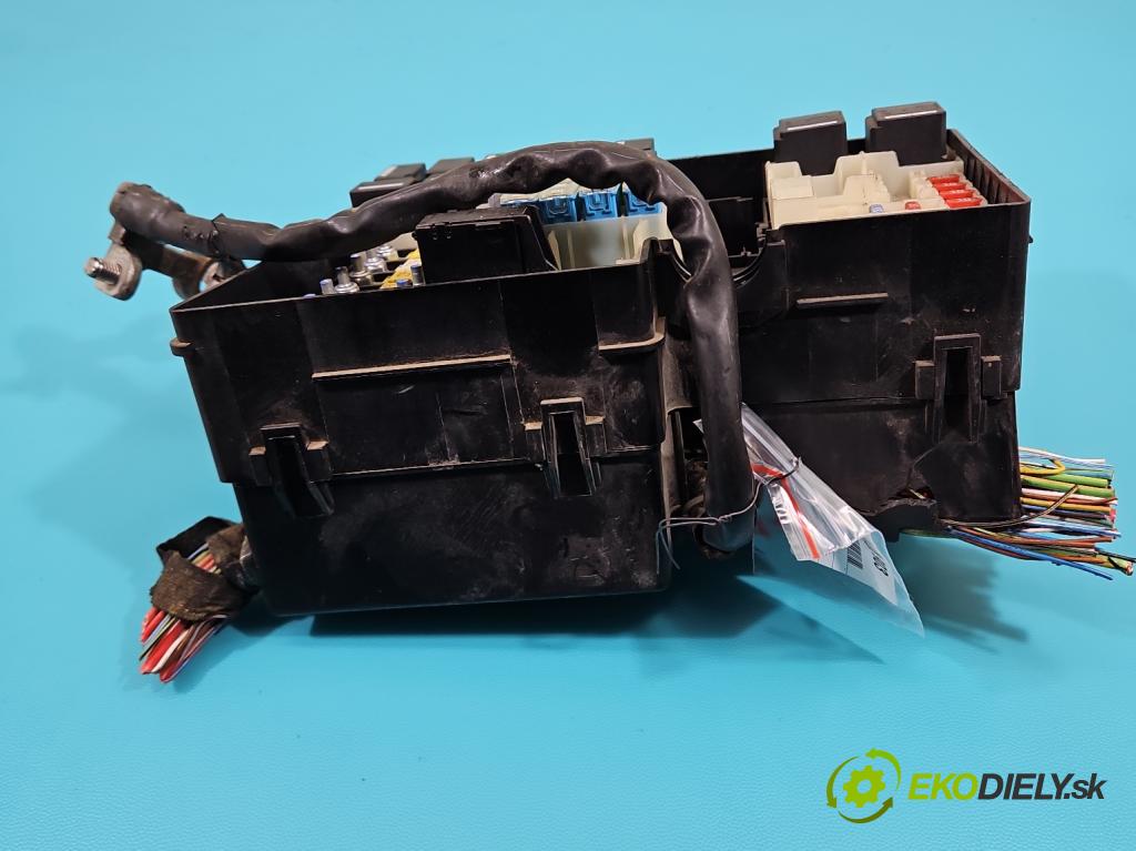 Ford Kuga Mk1 2008-2013 2.0 TDCI 140 hp automatic 103 kW 1997 cm3 5- skříňka pojistková 9M5T-14A067-CA (Pojistkové skříňky)