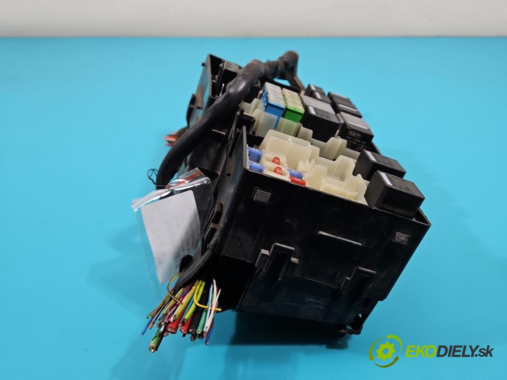 Ford Kuga Mk1 2008-2013 2.0 TDCI 140 hp automatic 103 kW 1997 cm3 5- skříňka pojistková 9M5T-14A067-CA (Pojistkové skříňky)