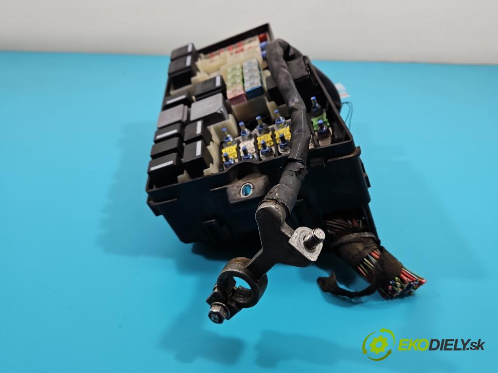 Ford Kuga Mk1 2008-2013 2.0 TDCI 140 hp automatic 103 kW 1997 cm3 5- skříňka pojistková 9M5T-14A067-CA (Pojistkové skříňky)