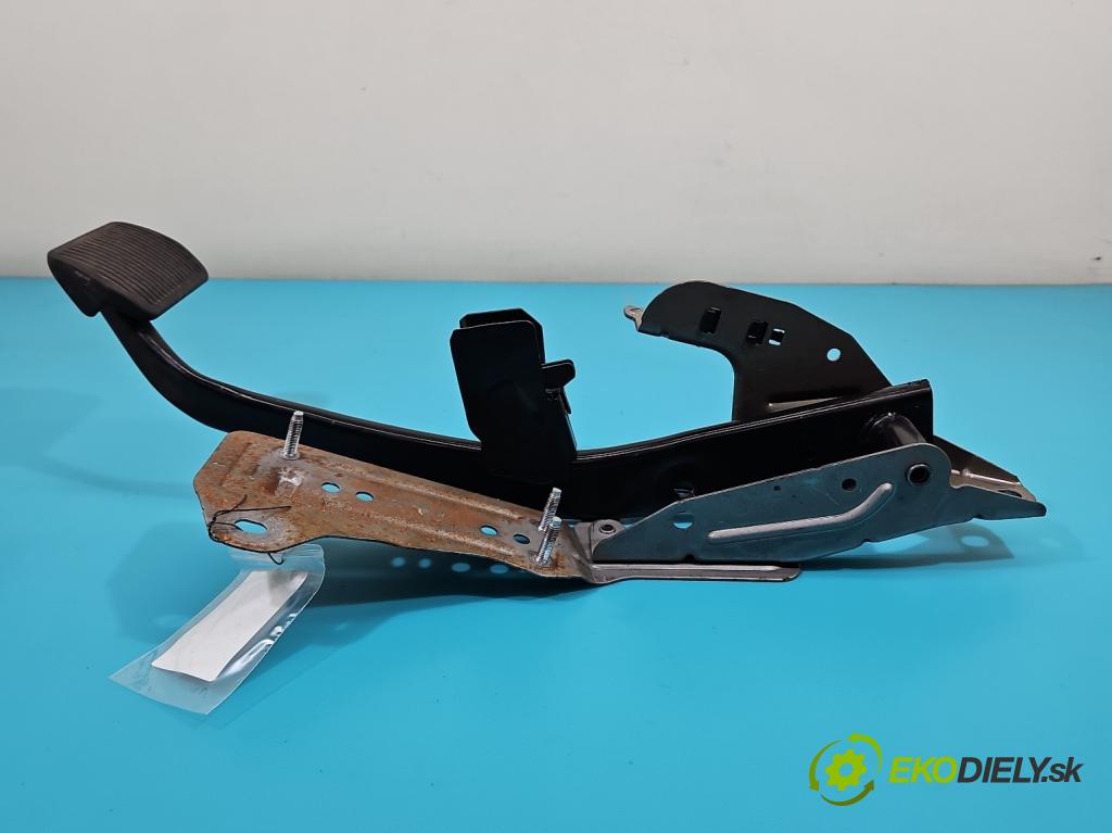 Ford Kuga Mk1 2008-2013 2.0 TDCI 140 HP automatic 103 kW 1997 cm3 5- pedále ostatné 3M51-2467-BR