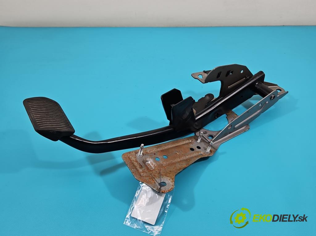 Ford Kuga Mk1 2008-2013 2.0 TDCI 140 HP automatic 103 kW 1997 cm3 5- pedále ostatné 3M51-2467-BR