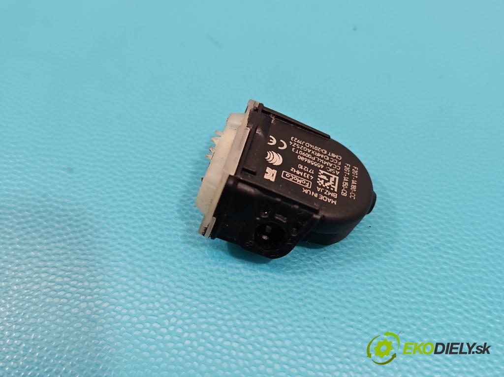 Ford Fiesta MK8 2016-2023 1.1 71 hp manual 52 kW 1084 cm3 5- snímač tlaku pneumatika 65558680 (Snímače tlaku v pneumatikách)