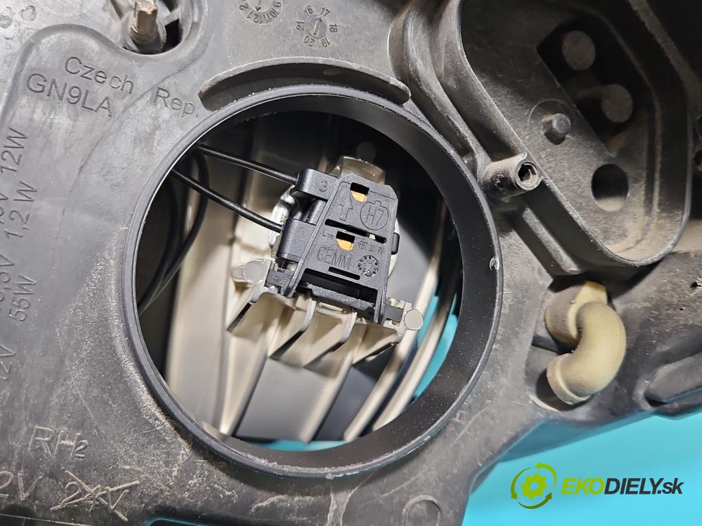 Ford Fiesta MK8 2016-2023 1.1 71 HP manual 52 kW 1084 cm3 5- Reflektor: pravý H1BB-13W029-AD (Pravé)