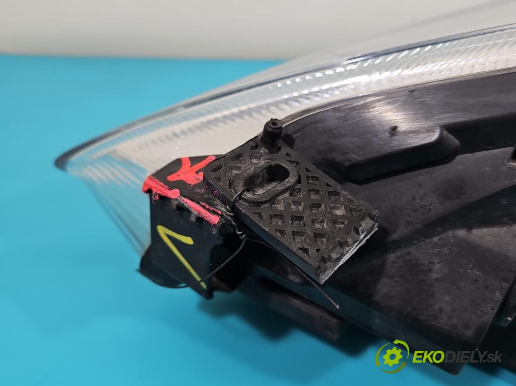 Ford Fiesta MK8 2016-2023 1.1 71 HP manual 52 kW 1084 cm3 5- Reflektor: pravý H1BB-13W029-AD (Pravé)