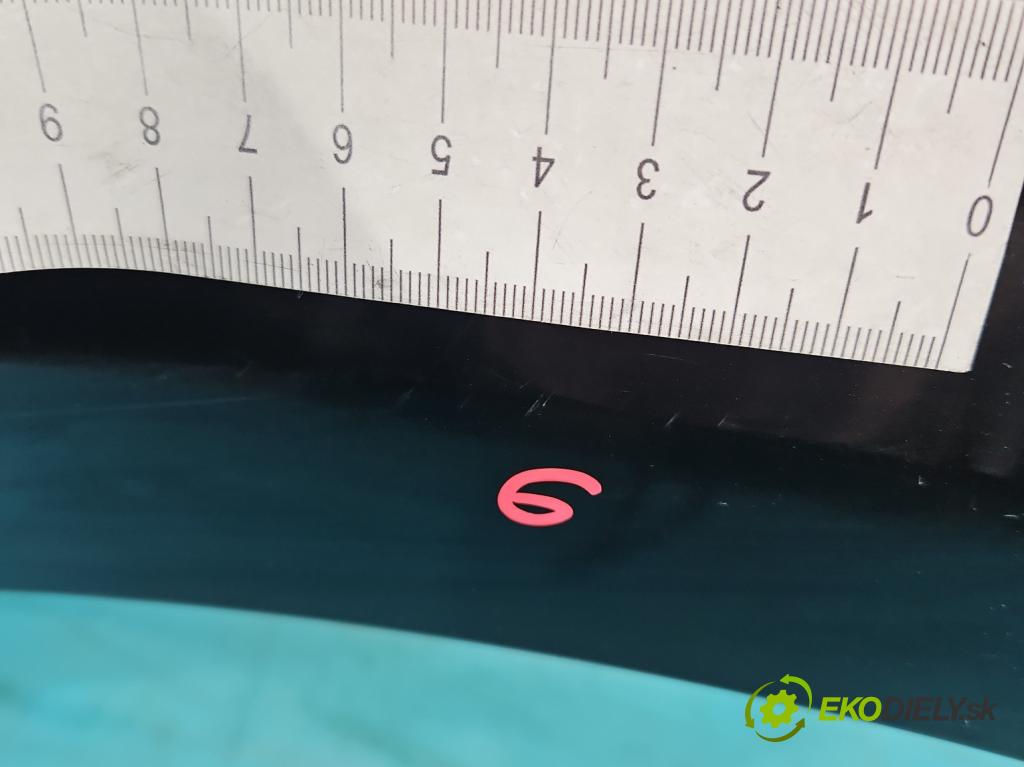 Renault Fluence 1.5 dci 86 HP manual 63 kW 1461 cm3 4- blatník predné ľavý  (Predné ľavé)