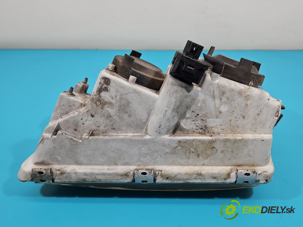 Volvo V40 I 1995-2004 1.9 dci 116 HP manual 85 kW 1870 cm3 5- Reflektor: pravý 30899683 (Pravé)