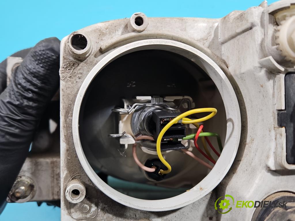 Volvo V40 I 1995-2004 1.9 dci 116 HP manual 85 kW 1870 cm3 5- Reflektor: pravý 30899683 (Pravé)