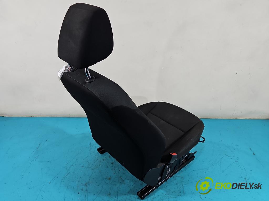 Skoda Fabia III 2014- 1.0 mpi 75 HP manual 55 kW 999 cm3 5- Sedačka ľavý  (Sedačky, sedadlá)