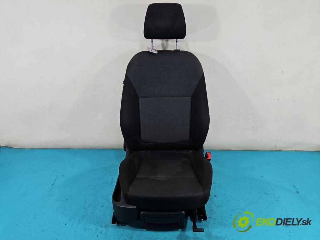 Skoda Fabia III 2014- 1.0 mpi 75 HP manual 55 kW 999 cm3 5- Sedačka pravý  (Sedačky, sedadlá)