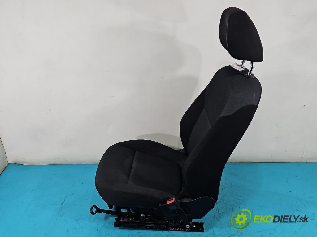 Skoda Fabia III 2014- 1.0 mpi 75 HP manual 55 kW 999 cm3 5- Sedačka pravý  (Sedačky, sedadlá)