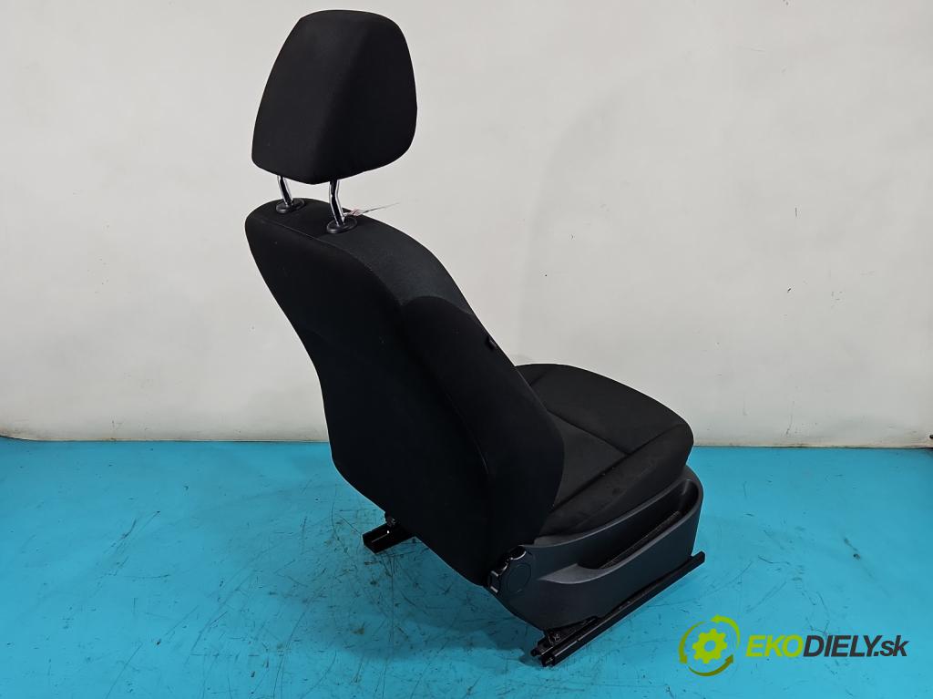 Skoda Fabia III 2014- 1.0 mpi 75 HP manual 55 kW 999 cm3 5- Sedačka pravý  (Sedačky, sedadlá)