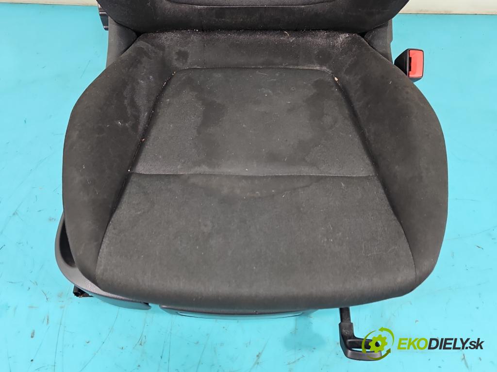 Skoda Fabia III 2014- 1.0 mpi 75 HP manual 55 kW 999 cm3 5- Sedačka pravý  (Sedačky, sedadlá)
