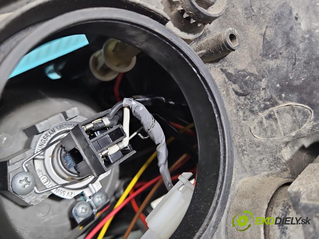 Vw Passat B5 1995-2005 1.8b 125 HP manual 92 kW 1781 cm3 4- Reflektor: pravý  (Pravé)