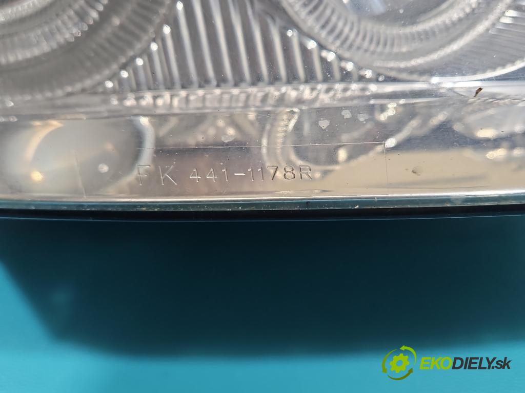 Vw Passat B5 1995-2005 1.8b 125 HP manual 92 kW 1781 cm3 4- Reflektor: pravý  (Pravé)