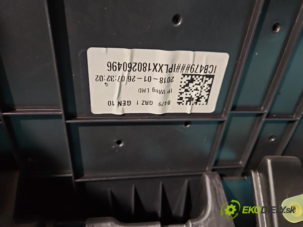 Ford Fiesta MK8 2016-2023 1.1 71 HP manual 52 kW 1084 cm3 5- kokpit,pristrojová doska rozdeľovacia