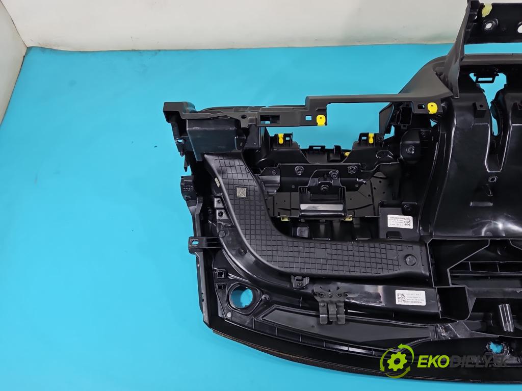 Ford Fiesta MK8 2016-2023 1.1 71 HP manual 52 kW 1084 cm3 5- kokpit,pristrojová doska rozdeľovacia