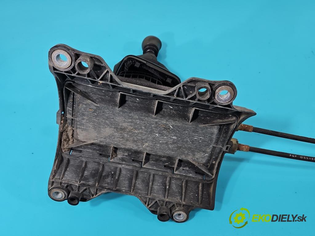 Fiat Punto Grande 1.2 8V 65 HP manual 48 kW 1242 cm3 3- Páka: Změny: stupeň,rýchlosť  (Rýchlostné páky / kulisy)