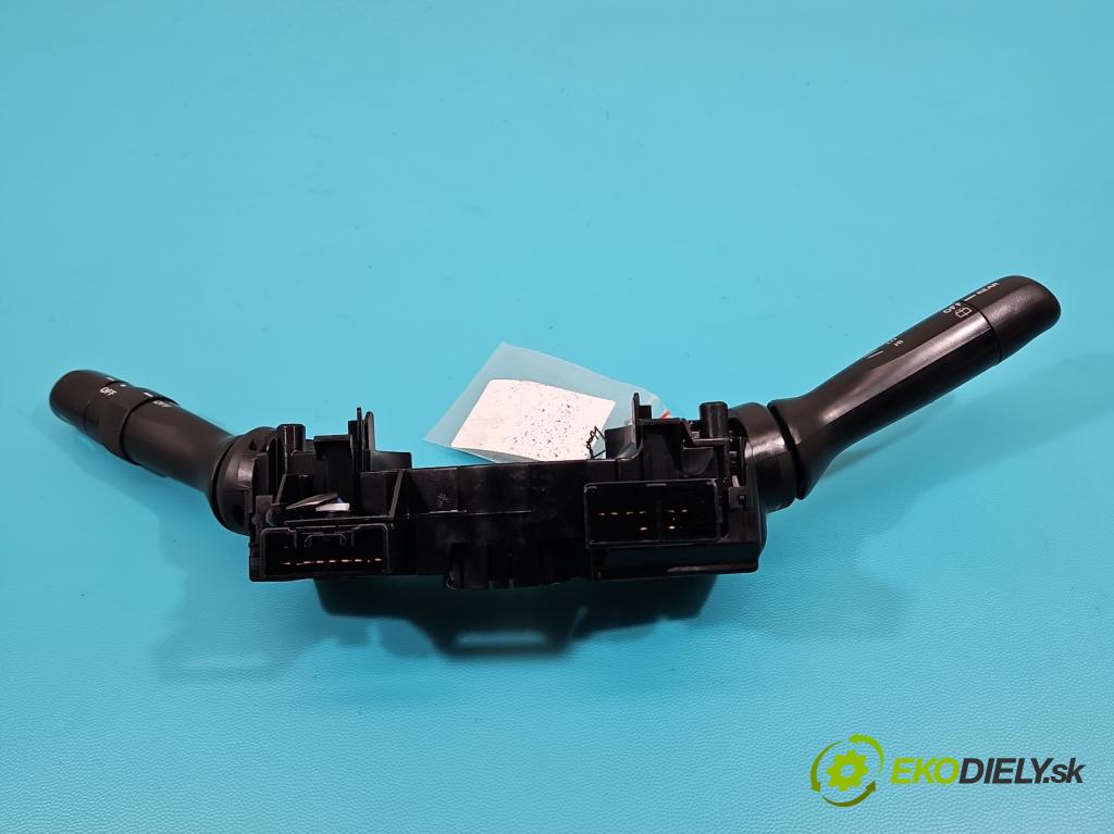 Toyota Yaris II 2005-2011 1.3 vvti 87 HP manual 64 kW 1298 cm3 5- prepínač komplex: 17F001 (Prepínače, spínače, tlačidlá a ovládače kúrenia)