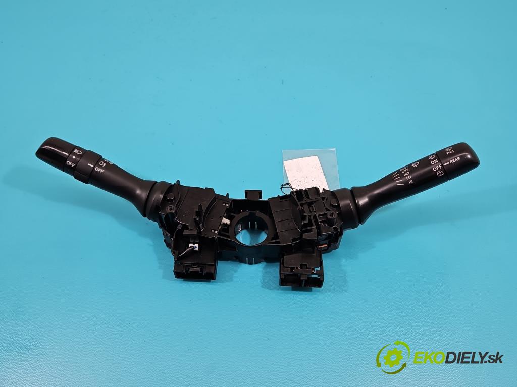 Toyota Yaris II 2005-2011 1.3 vvti 87 HP manual 64 kW 1298 cm3 5- prepínač komplex: 17F001 (Prepínače, spínače, tlačidlá a ovládače kúrenia)