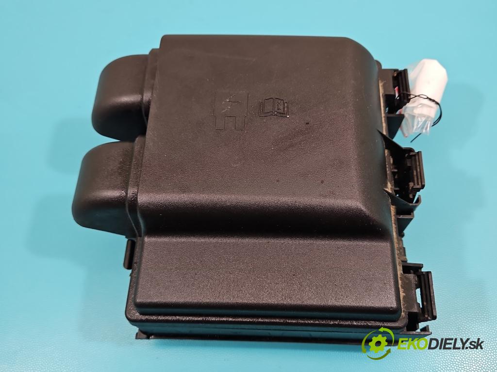 Ford Fiesta MK8 2016-2023 1.1 71 hp manual 52 kW 1084 cm3 5- skříňka pojistková 9690203685 (Pojistkové skříňky)