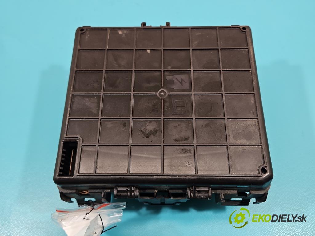 Ford Fiesta MK8 2016-2023 1.1 71 hp manual 52 kW 1084 cm3 5- skříňka pojistková 9690203685 (Pojistkové skříňky)