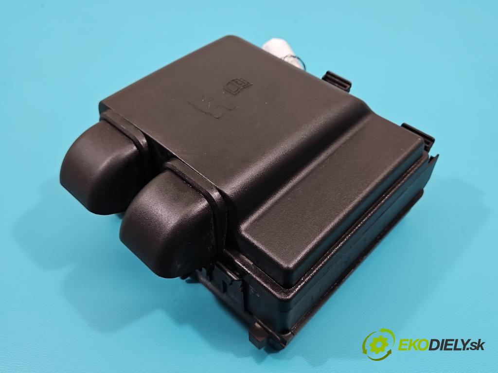 Ford Fiesta MK8 2016-2023 1.1 71 hp manual 52 kW 1084 cm3 5- skříňka pojistková 9690203685 (Pojistkové skříňky)