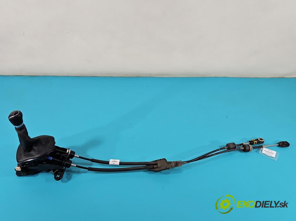 Ford Fiesta MK8 2016-2023 1.1 71 HP manual 52 kW 1084 cm3 5- Páka: Změny: stupeň,rýchlosť  (Rýchlostná páka (kulisa))