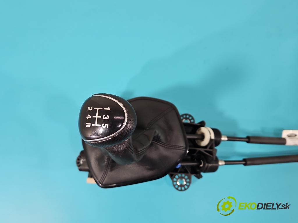 Ford Fiesta MK8 2016-2023 1.1 71 HP manual 52 kW 1084 cm3 5- Páka: Změny: stupeň,rýchlosť  (Rýchlostná páka (kulisa))