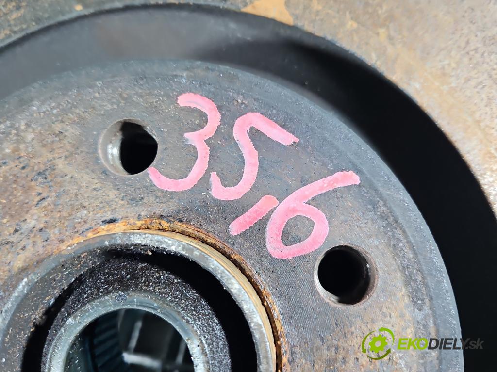 Audi A8 D4 2009-2017 3.0 V6 tdi 250 HP automatic 184 kW 2967 cm3 4- náboj pravé  (Náboje)